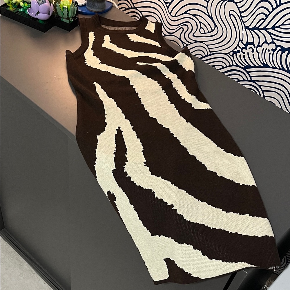 Amazon Brown and Cream Patterned Midi Dress